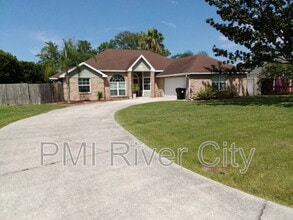Building Photo - 2320 Locustwood Ct