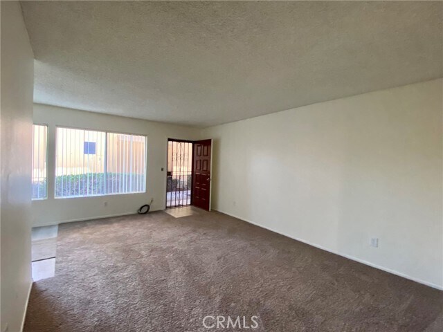 Foto del edificio - 1400 W Warner Ave