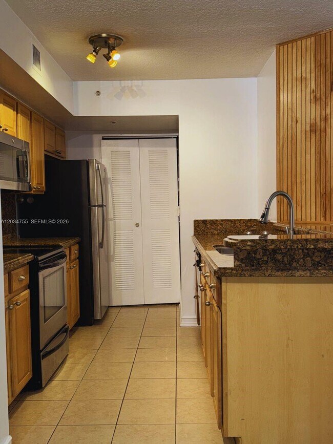 Foto del edificio - 460 S Park Rd