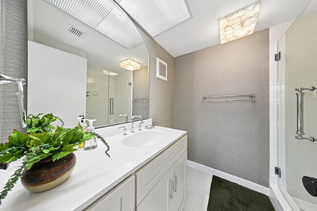Building Photo - 20281 E Country Club Dr