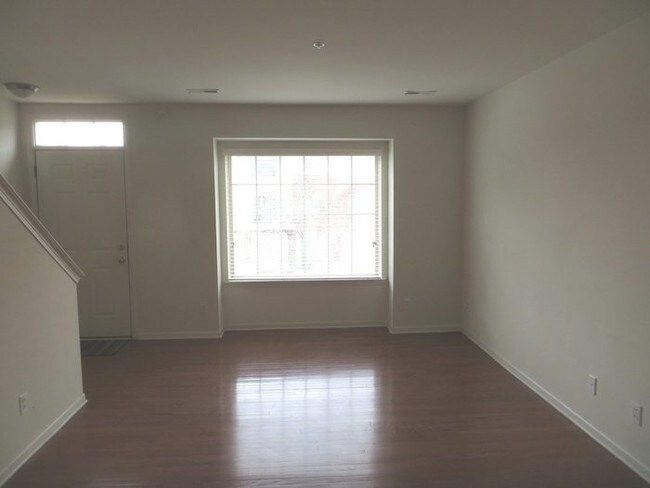 Foto del edificio - 2 BEDROOM TOWNHOUSE