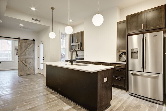 Foto del edificio - 1817 8th St NW