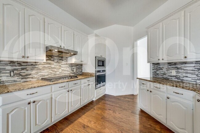 Building Photo - 1334 Kingsley Dr