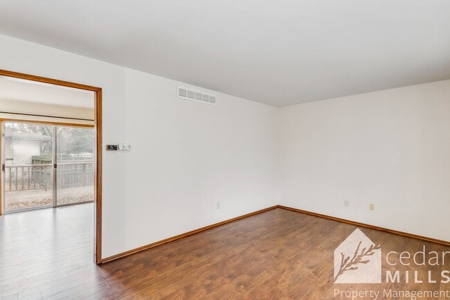 Foto del edificio - Mid Century 3 Bedroom