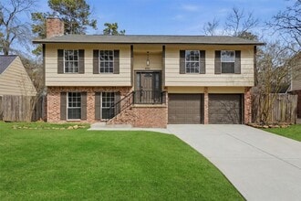 Building Photo - 3211 Park Garden Dr