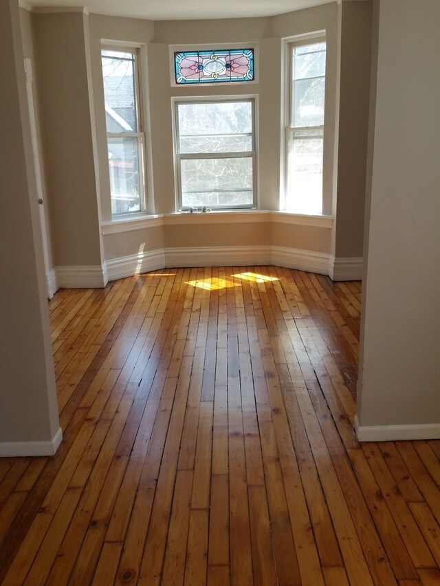 Sala de estar - 1740 N Spaulding Ave