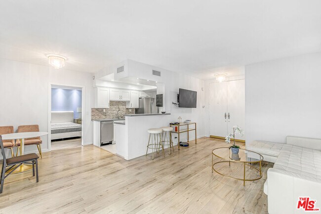 Building Photo - 1131 Alta Loma Rd