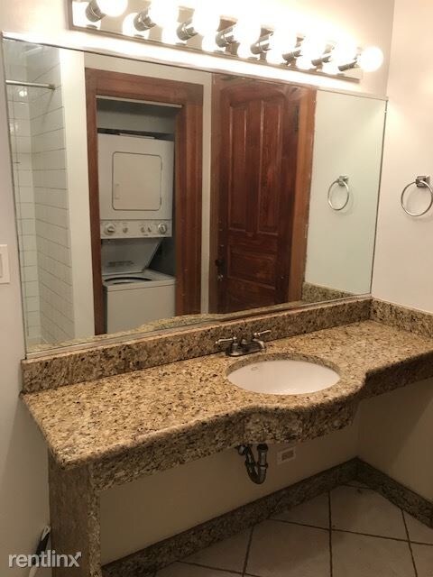 Building Photo - 3 br, 2 bath Apartment - 3339 N Clark St 3