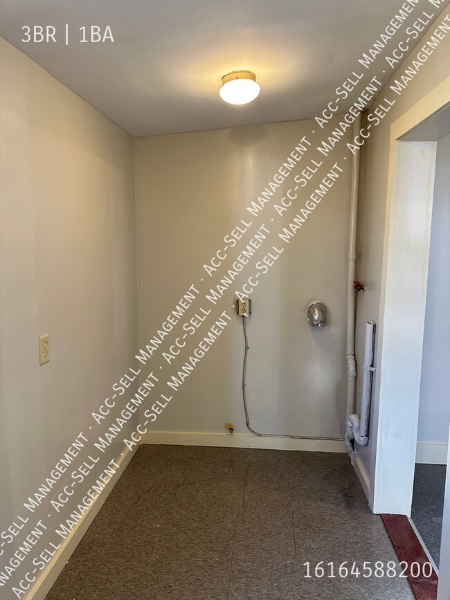 Building Photo - 110 Deloney Ave SW