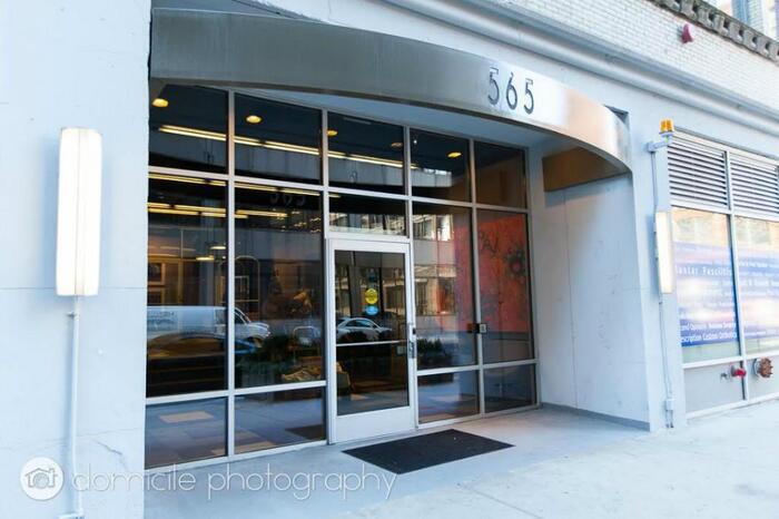 Primary Photo - 565 W Quincy St