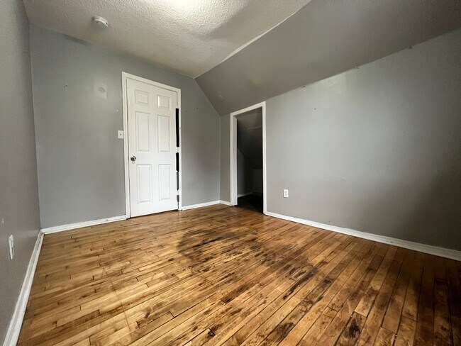 Foto del edificio - 2356 N Thomas Ave