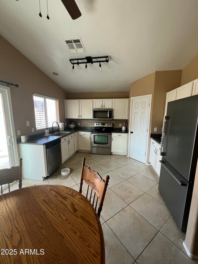 Foto del edificio - 12505 W Laurel Ln
