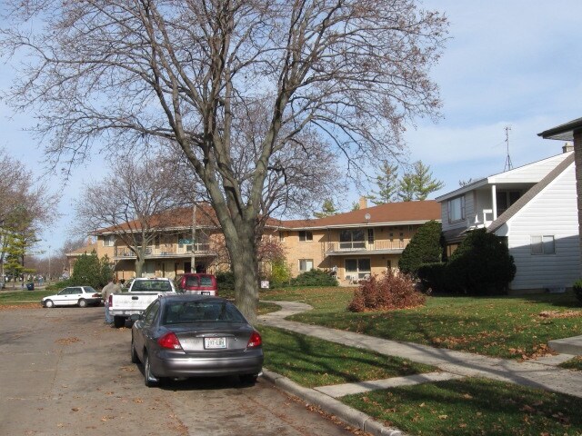 Foto principal - 3534-3536 S 77th St