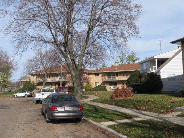 Primary Photo - 3534-3536 S 77th St