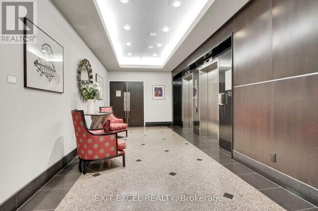 Photo du bâtiment - 700 Sussex Dr