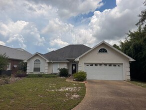 Building Photo - 2516 Country Club Dr