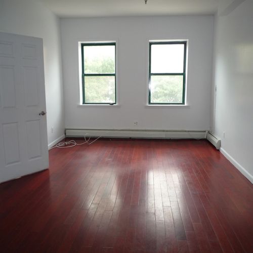 Foto del edificio - 222 Montrose Ave