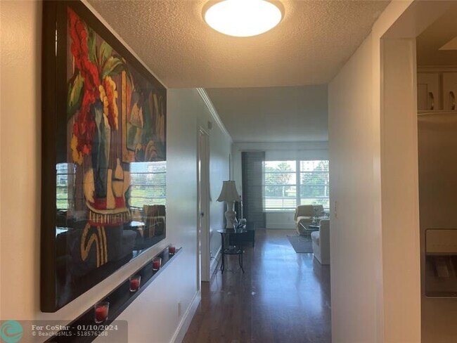 Foto del edificio - 2900 N Palm Aire Dr