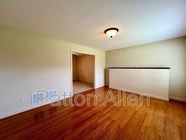 Building Photo - 114 Arco Rd