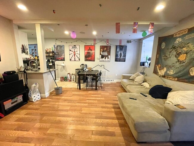 Foto del edificio - 723 Parker St