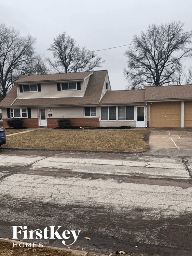Building Photo - 8680 Belhaven Dr
