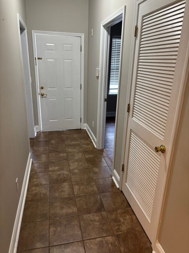 Foto del edificio - 3-Bedroom, 2-Bedroom Condo