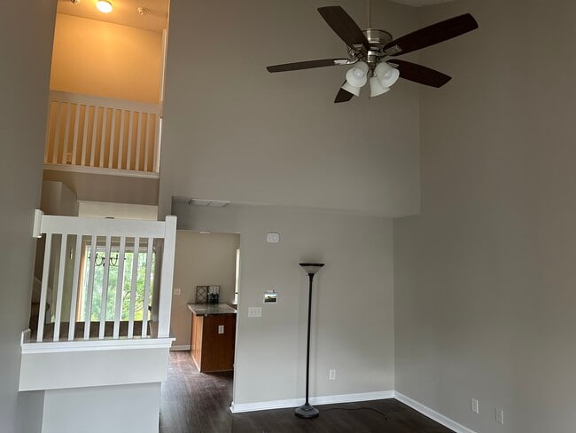 Building Photo - 511 Canary Ct