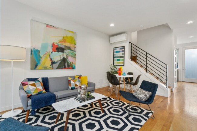 Foto del edificio - Modern 3 Bed Townhouse in Seattle | 2 Bath $3,800!!