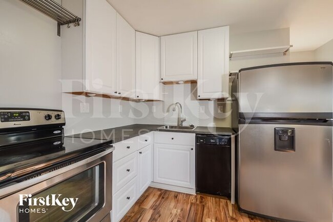Foto del edificio - 2413 St Robert Ln