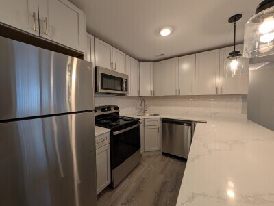 Building Photo - 440 W Belden Ave