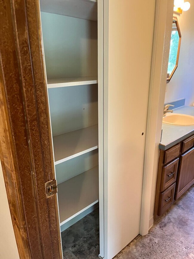 Foto del edificio - 3 Bdr, 2 Bath, home in beautiful Shields V...