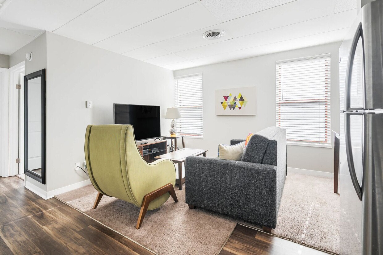 Foto principal - 615 N East St