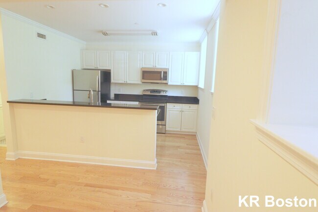 Building Photo - 14 Chauncy St