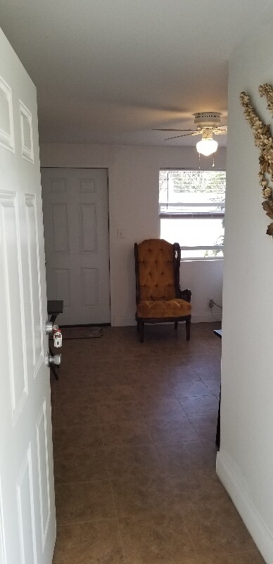 Building Photo - 827 SE 12th Ave