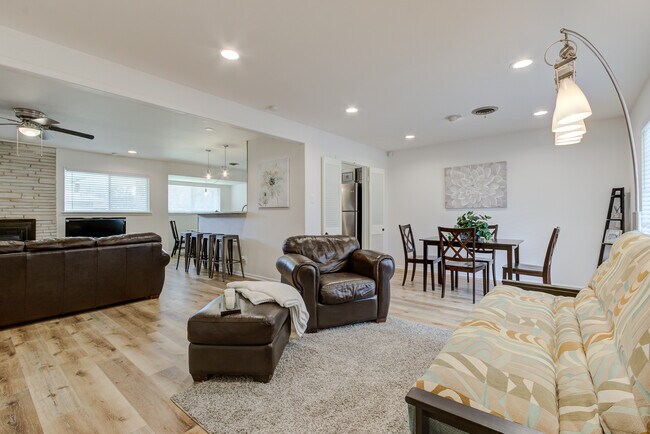 Foto del edificio - 502 Downshire Dr