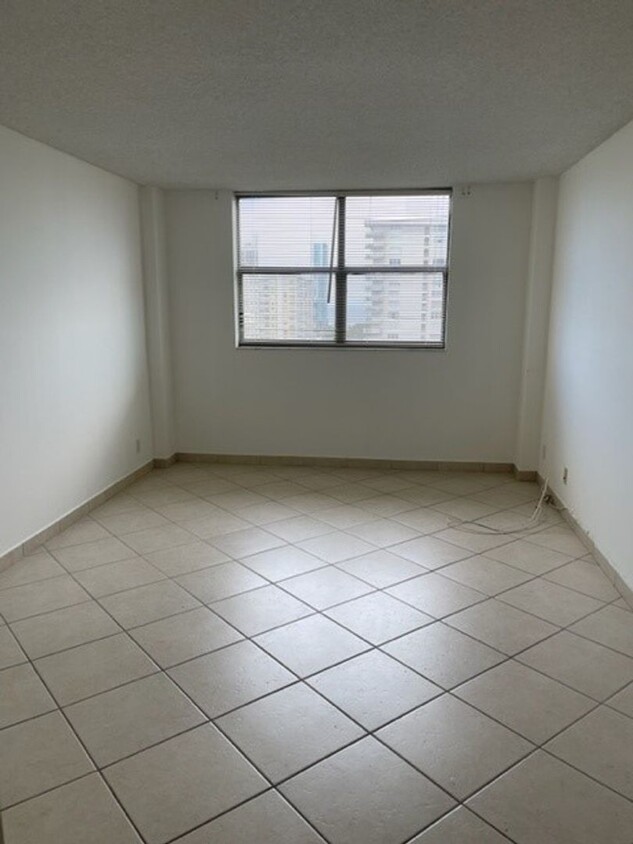 Foto principal - Sunny Isles Condo $2200