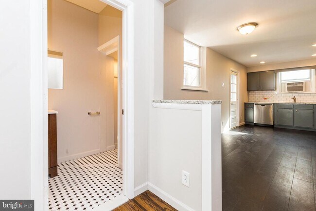Building Photo - 2611 S Warnock St