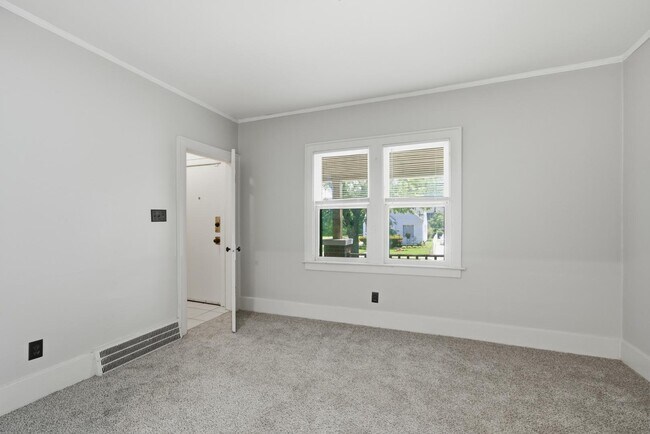 Building Photo - 14601 San Juan Dr