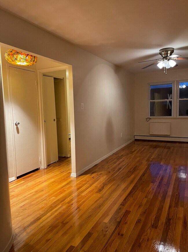 Foto del edificio - 1019 E 59th St