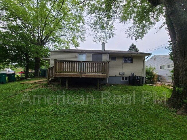 Building Photo - 10657 Spring Garden Dr