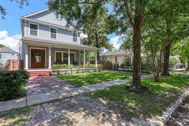 Building Photo - 1124 Columbia St