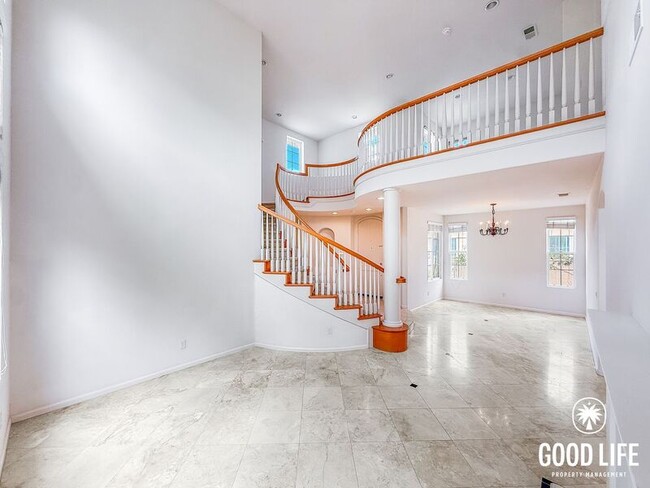 Building Photo - 4639 Vereda Mar Del Sol
