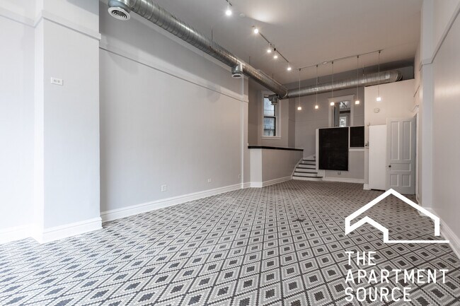 Building Photo - 723 W Wrightwood Ave