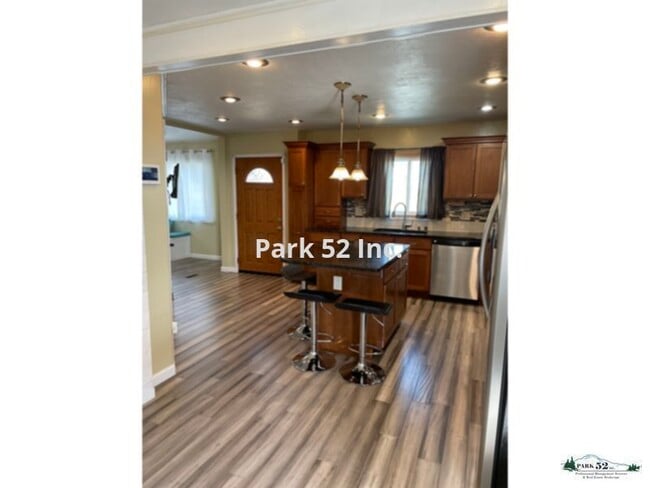 Building Photo - 808 S Oxford St