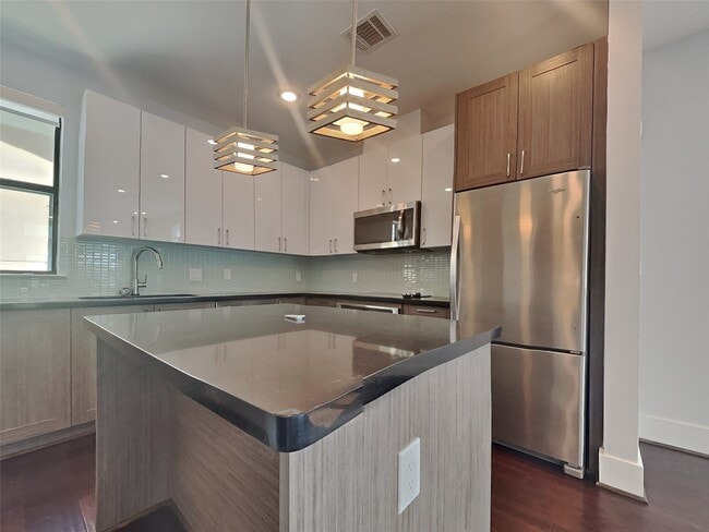 Foto del edificio - 2401 Crawford St