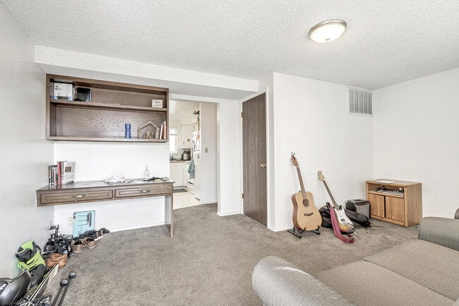 Building Photo - 362 E 700 N