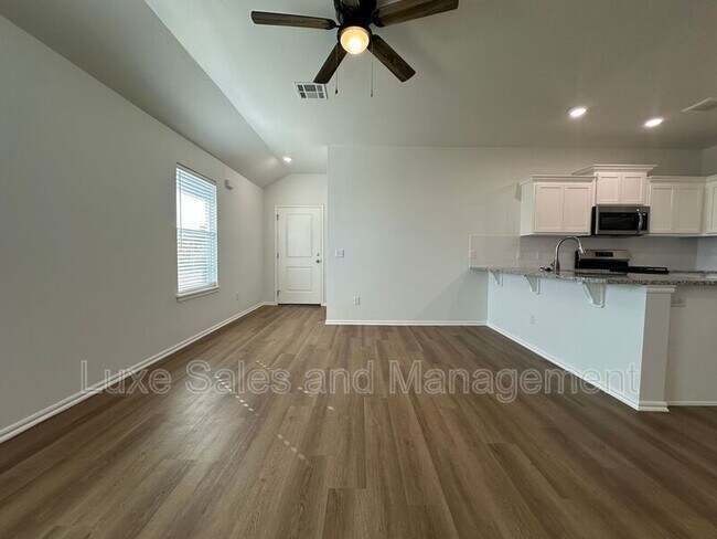 Foto del edificio - 11500 Mackenzie Wy