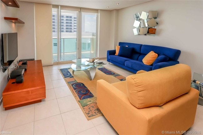 Building Photo - 1 br, 1.5 bath  - 5000 Collins Ave # 16