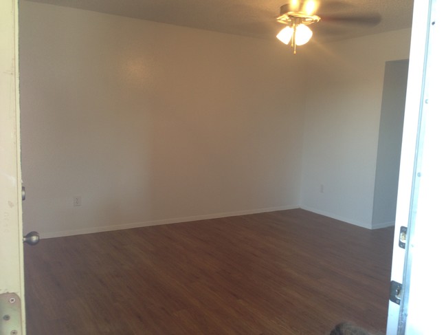 Cozy Living Area - Kerrville Plaza