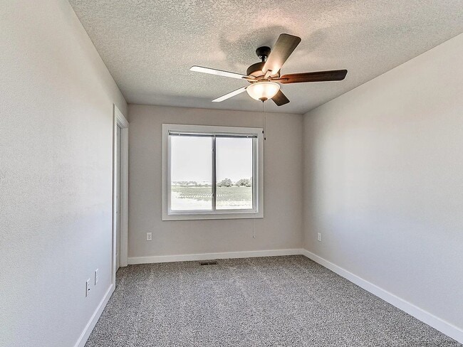 Foto del edificio - 6935 Bluebell Ct